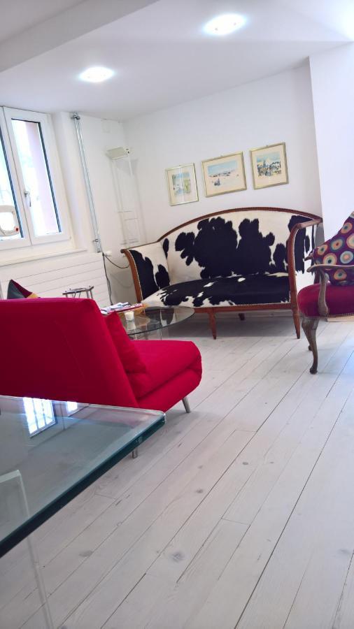 Bed and Breakfast Swiss Borzoi House Vully-les-Lacs Exterior foto